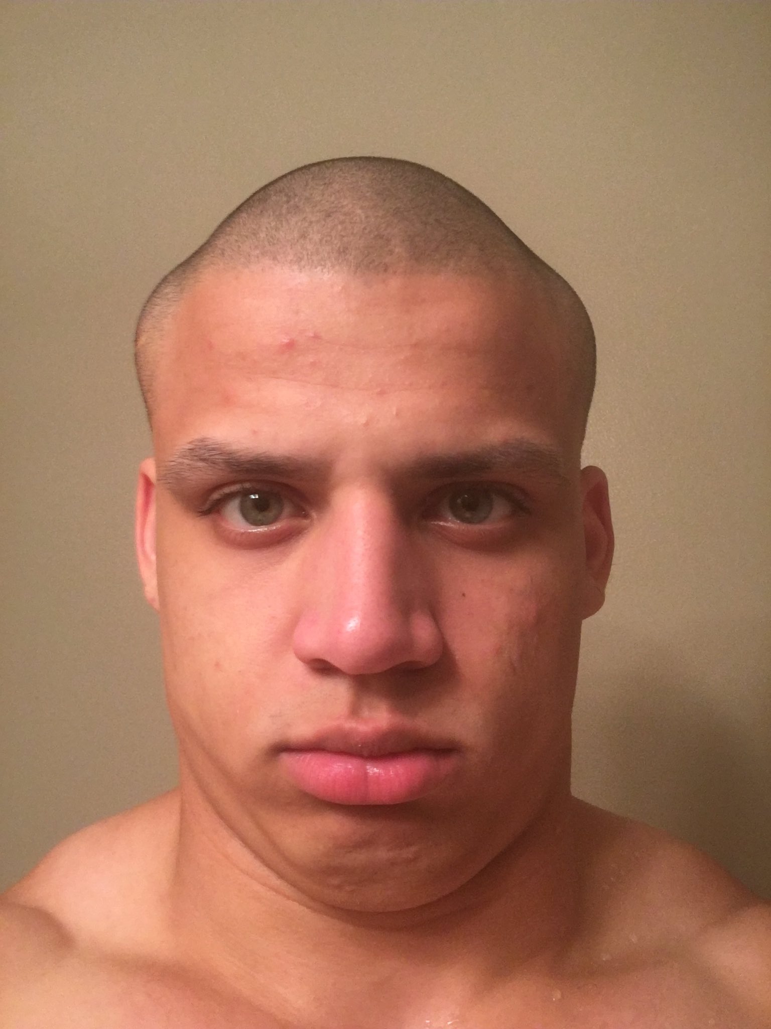 CvS_r8KWEAEYSzo.jpg:large