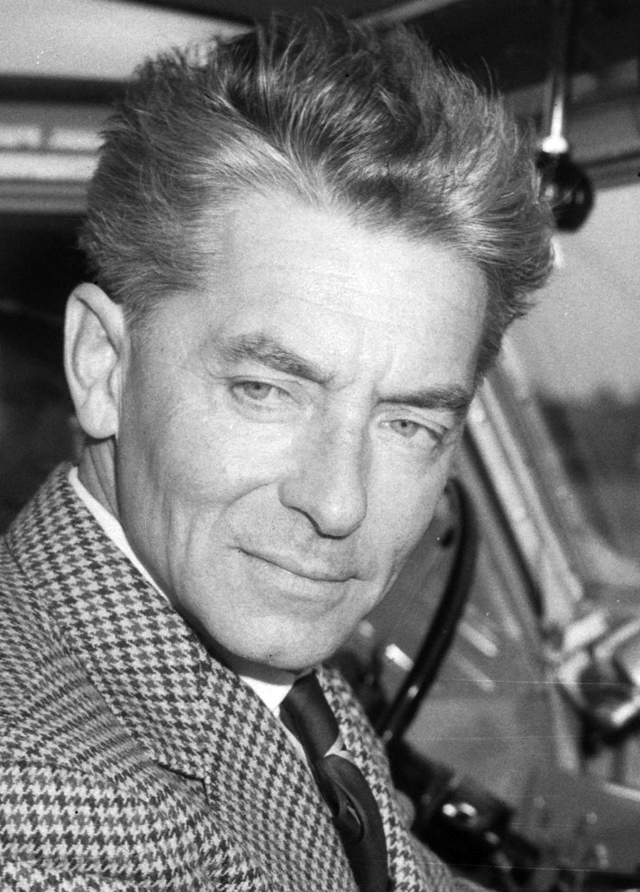 Herbert_von_Karajan_1963_%28cropped%29.jpg