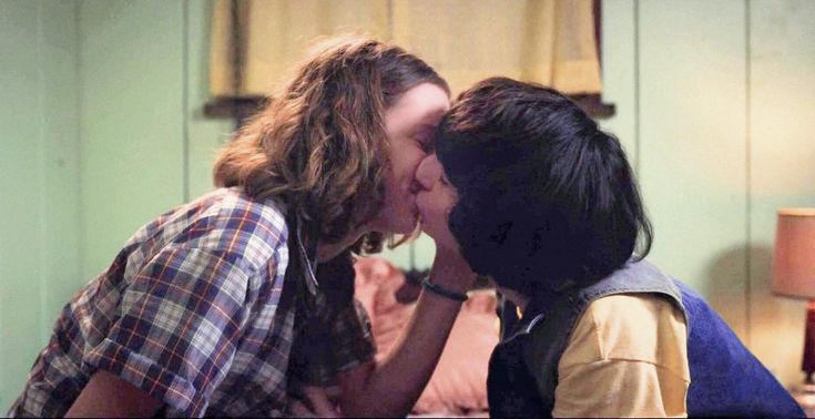 Season 3 Mileven kiss | Stranger, Stranger things, Stranger things season