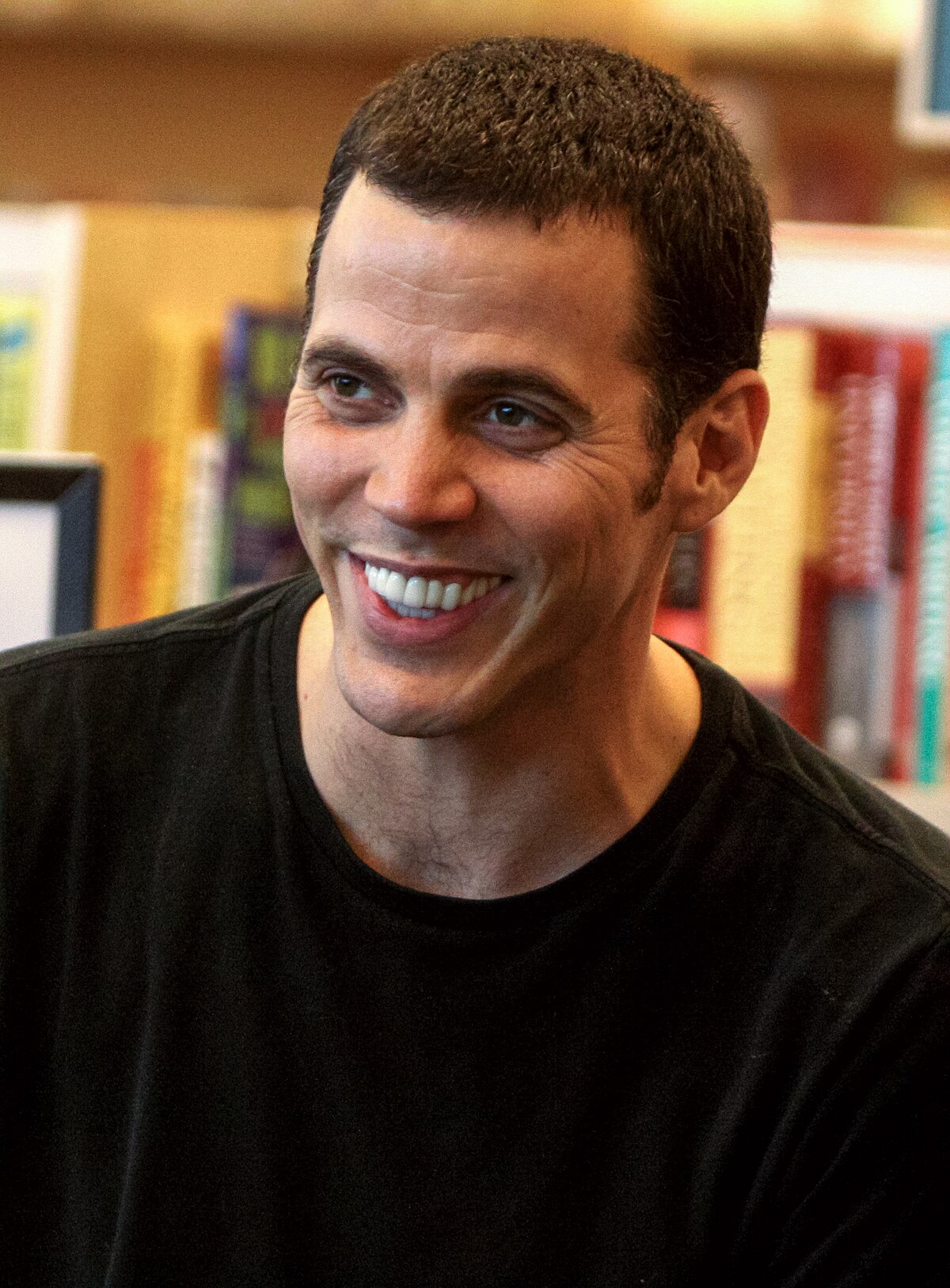 1200px-Steve-O_by_Gage_Skidmore.jpg