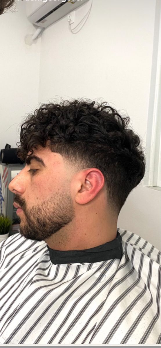 Taper Fade x Curly men hairstyles | Faded hair, Fade haircut curly hair, Curly  hair fade