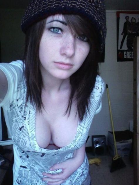 87349d393e407d9701309d5487f21ad2--emo-girls-cute-girls.jpg