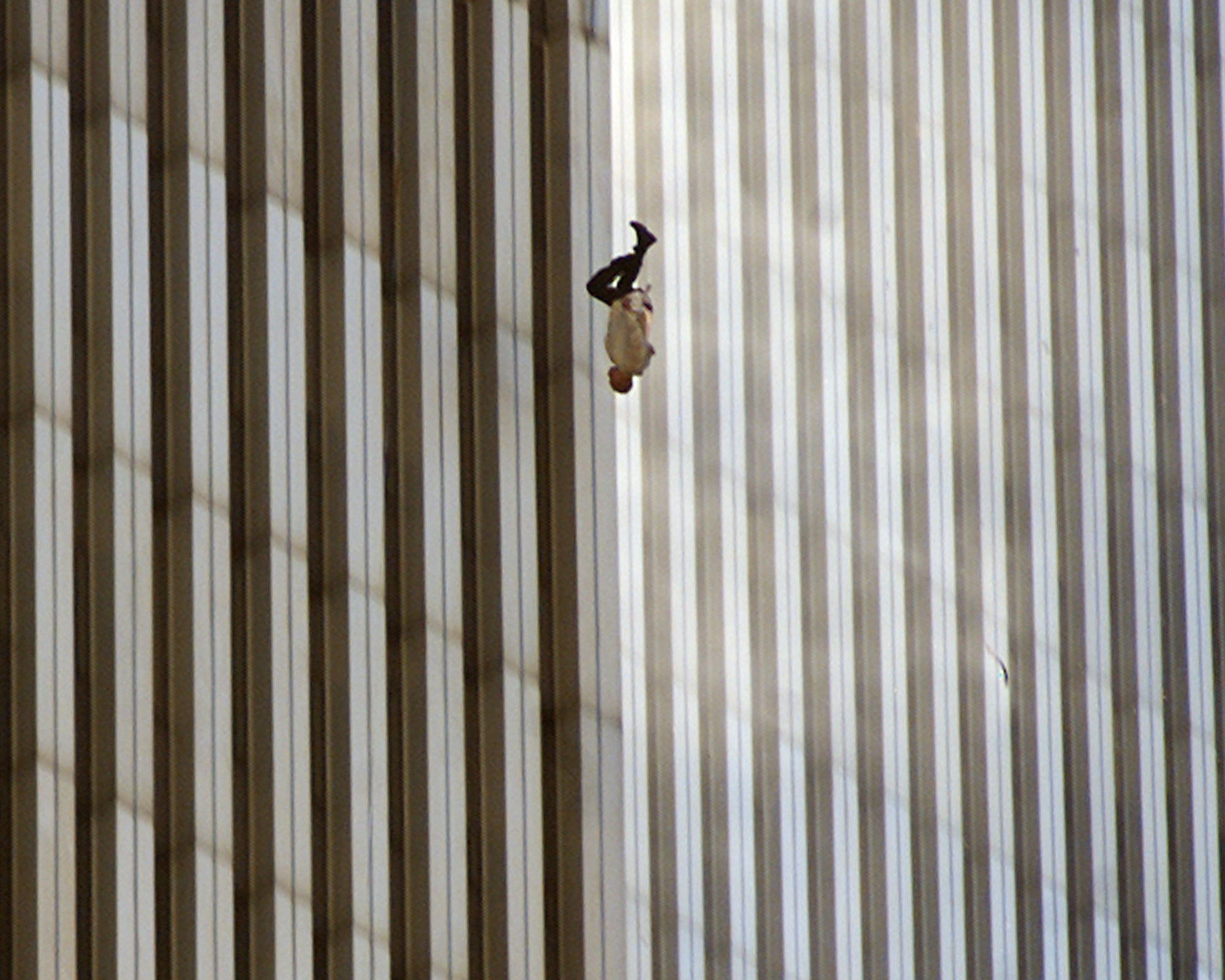 falling-man-911-twin-towers-richard-drew.jpg