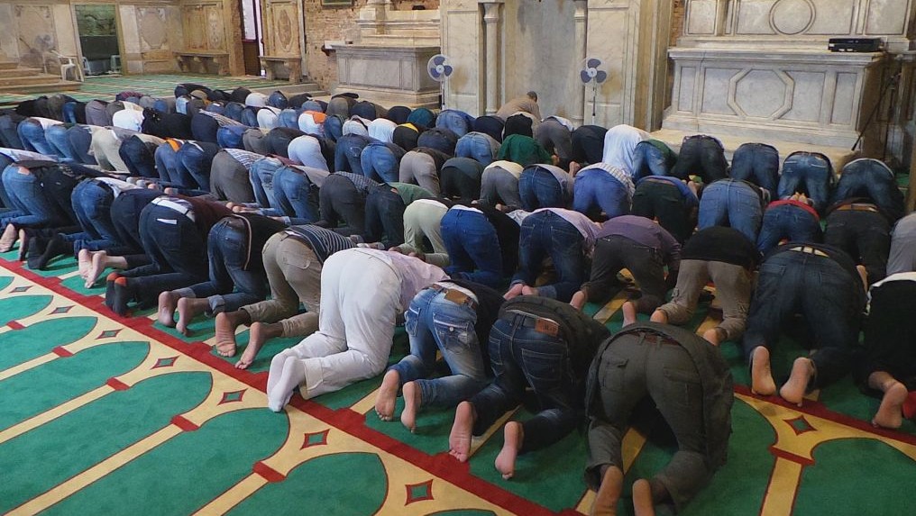 Italy plans to close clandestine mosques: minister | The Times of ...