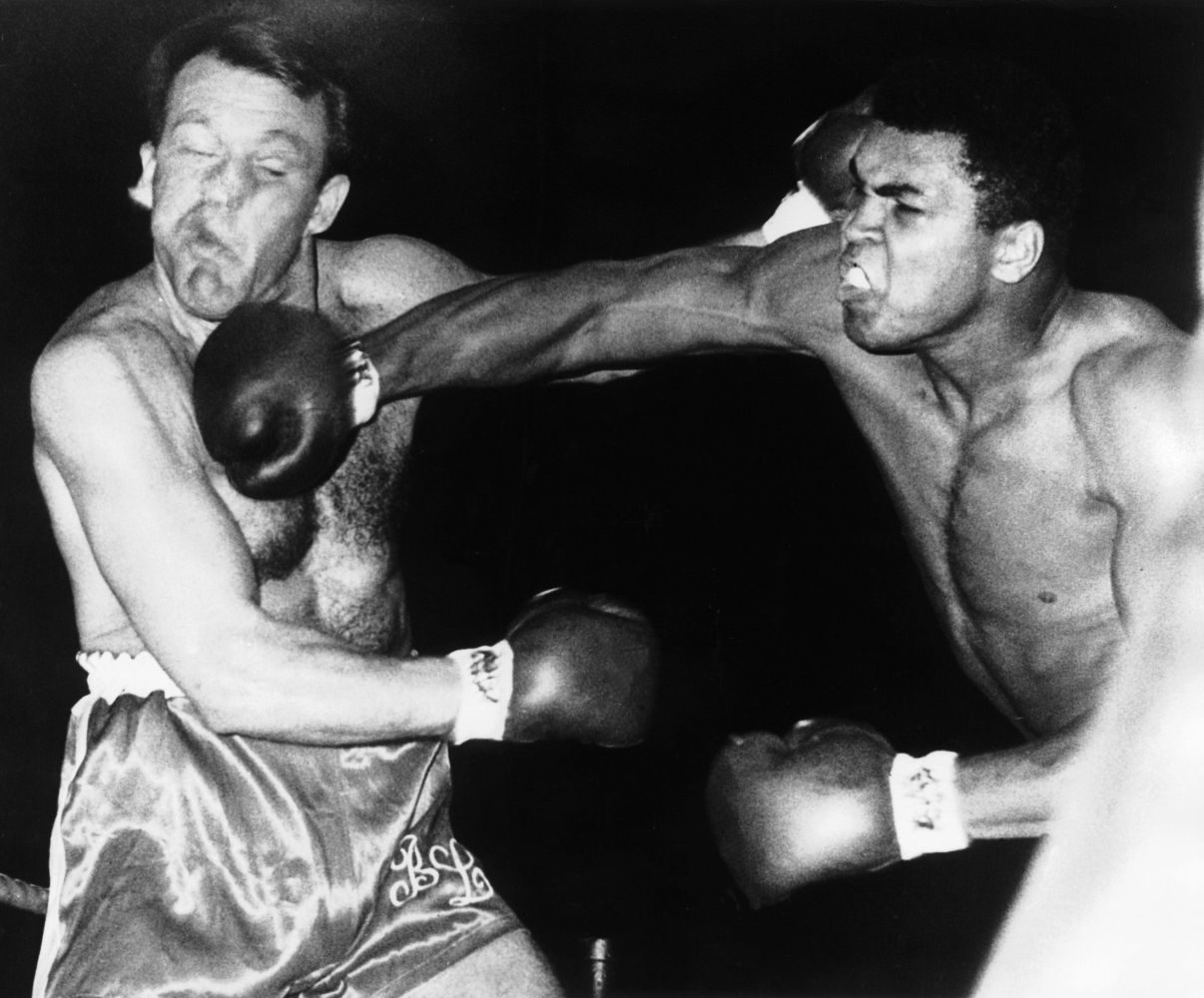 Muhammad_Ali_fights_Brian_London_on_August_6%2C_1966.jpg