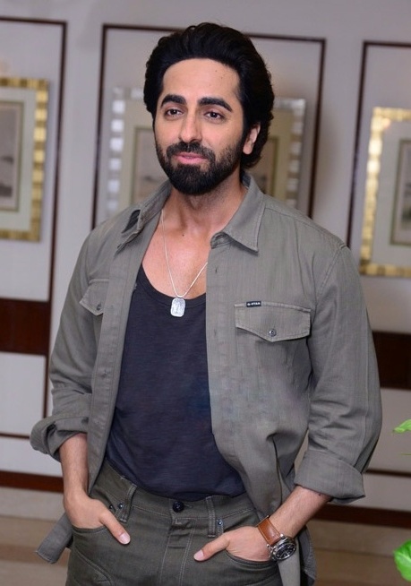 Ayushmann_Khurrana_promotos_%27Anek%27_in_Delhi_%281%29_%28cropped%29.jpg