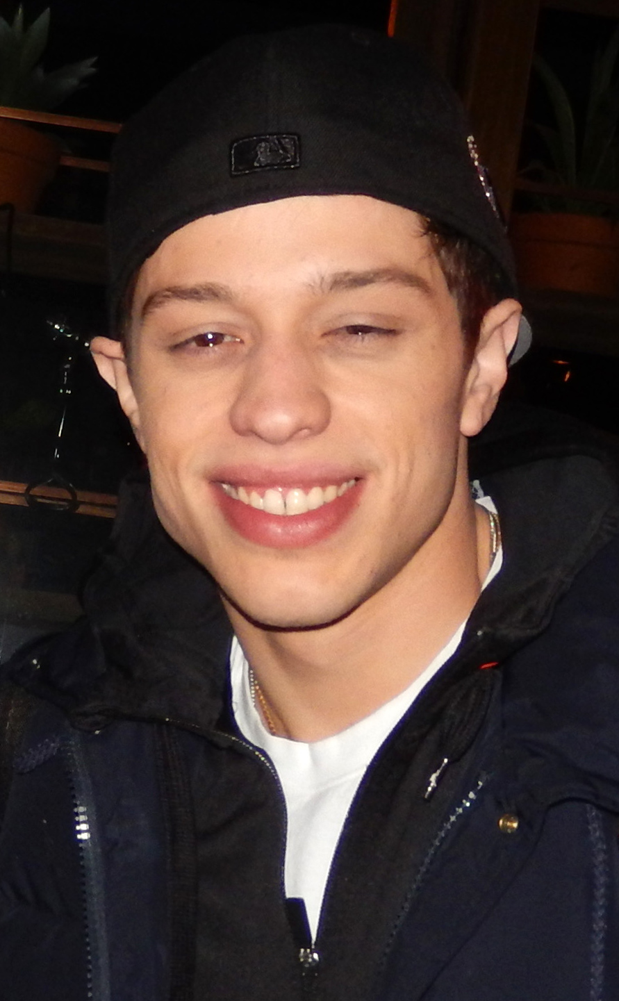Pete_Davidson_in_2015_%2817073107891%29.jpg