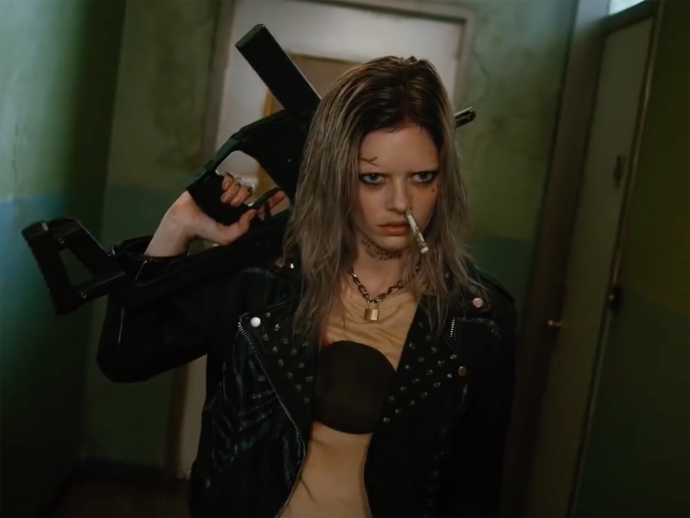 guns-akimbo-trailer-samara-weaving@1400x1050.jpg