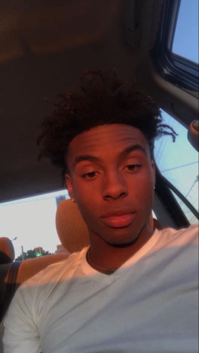 follow me 4 more . <3