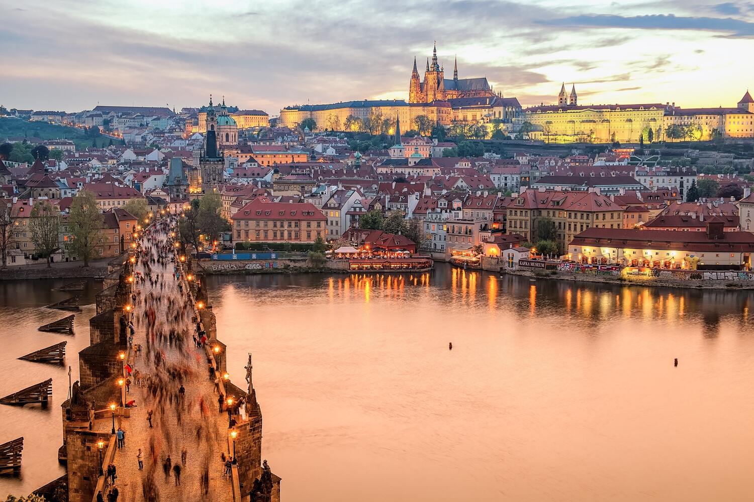 Charles-Bridge-bigger-Prague-Czech-Republic-Gray-Line-Worldwide.jpg