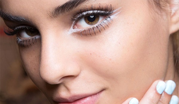 Going About Applying White Makeup - Look Cool, Crazy, Trendy