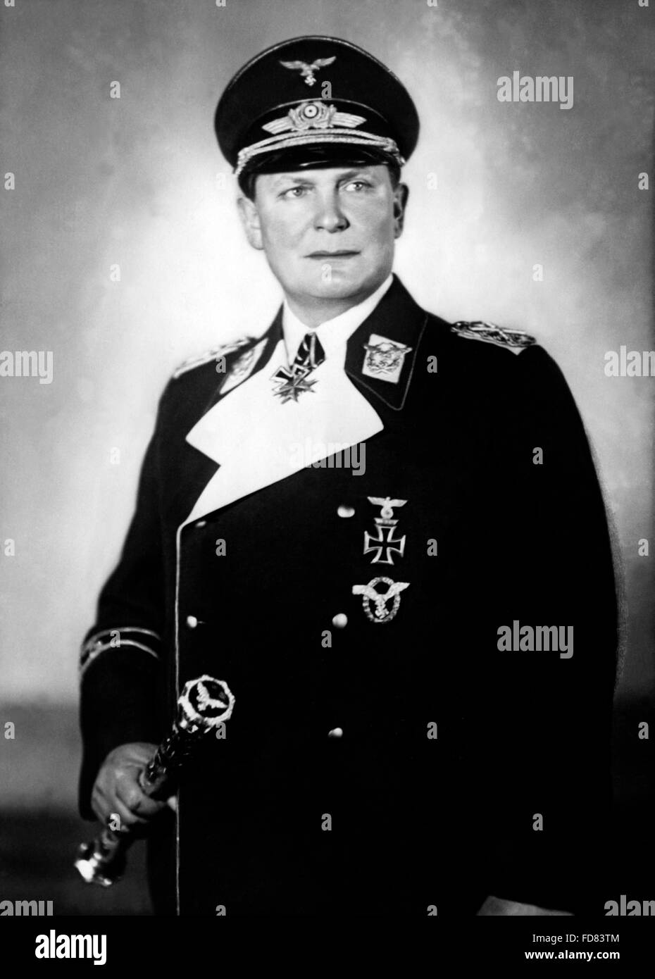 4986548_portrait-of-hermann-gring-1940-FD83TM.jpg
