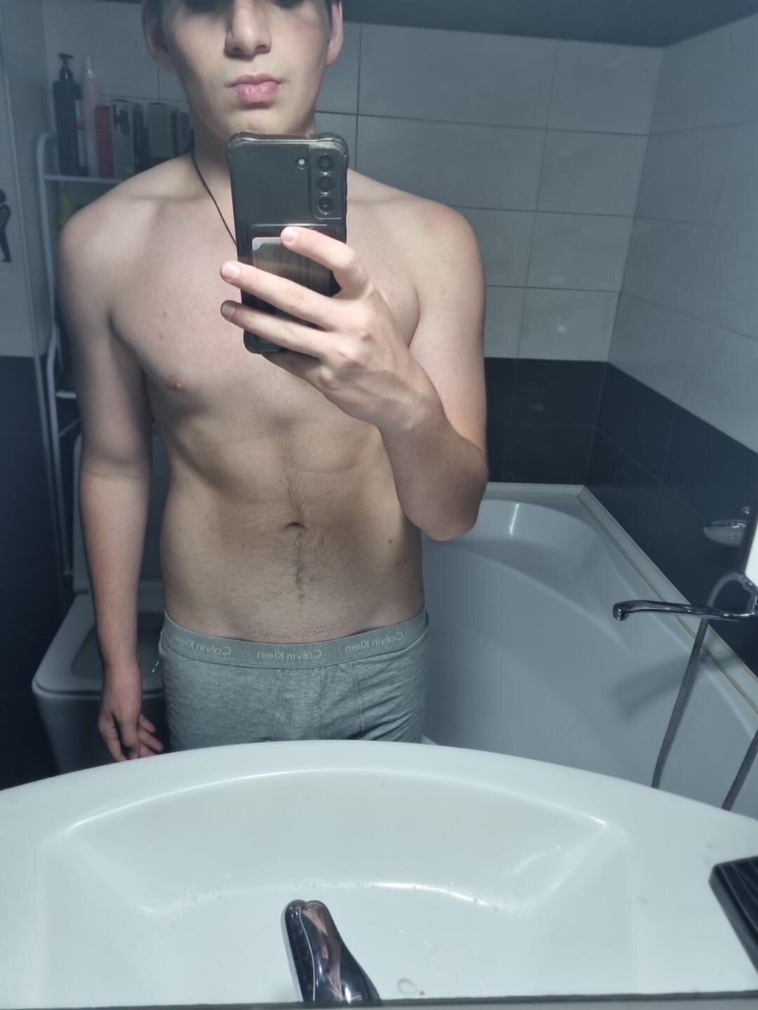 6848641_1000099670.jpg
