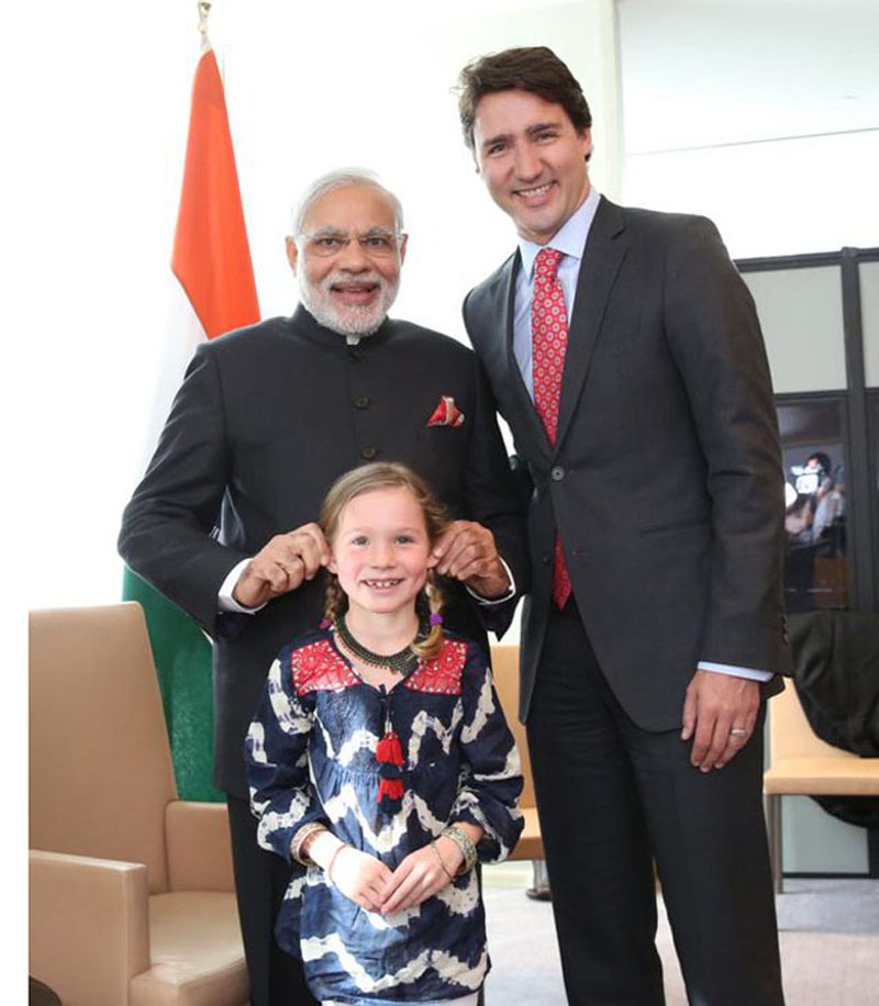 Modi-playing-with-Trudeaus-daughter-Ella.jpg