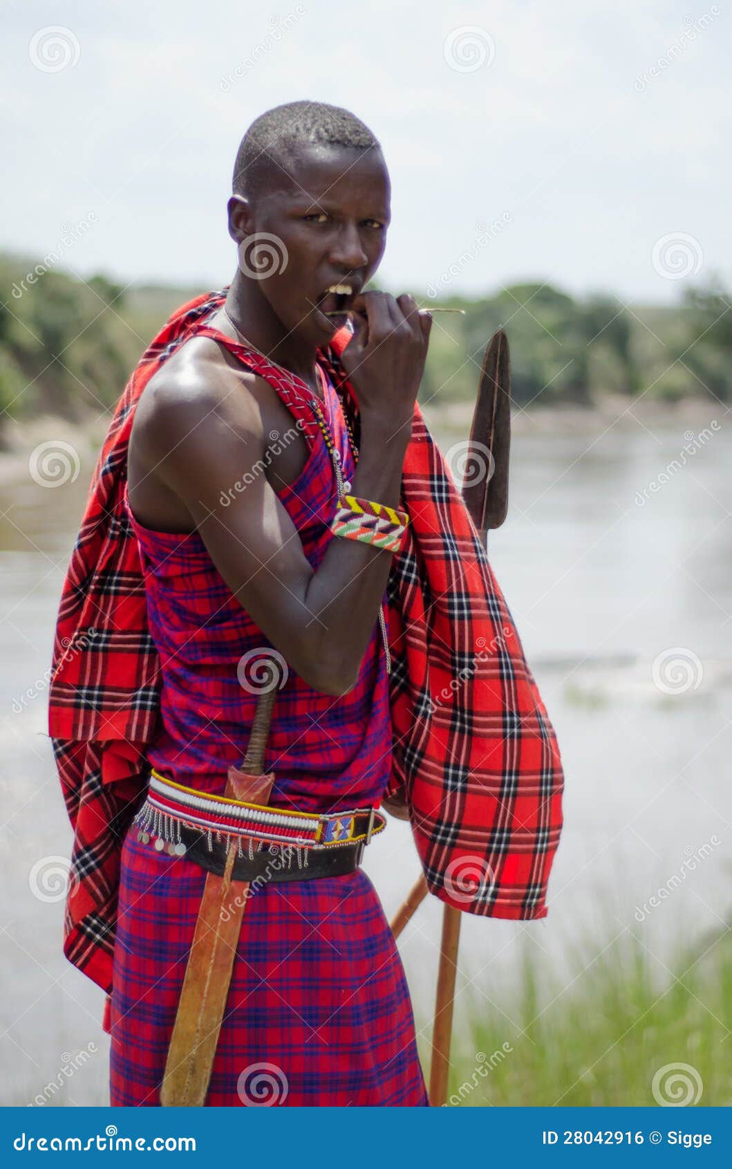 maasai-man-28042916.jpg