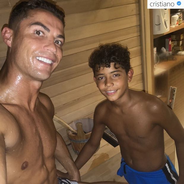 z28464904Q,Cristiano-Ronaldo-z-najstarszym-synem-Cristiano-Ju.jpg