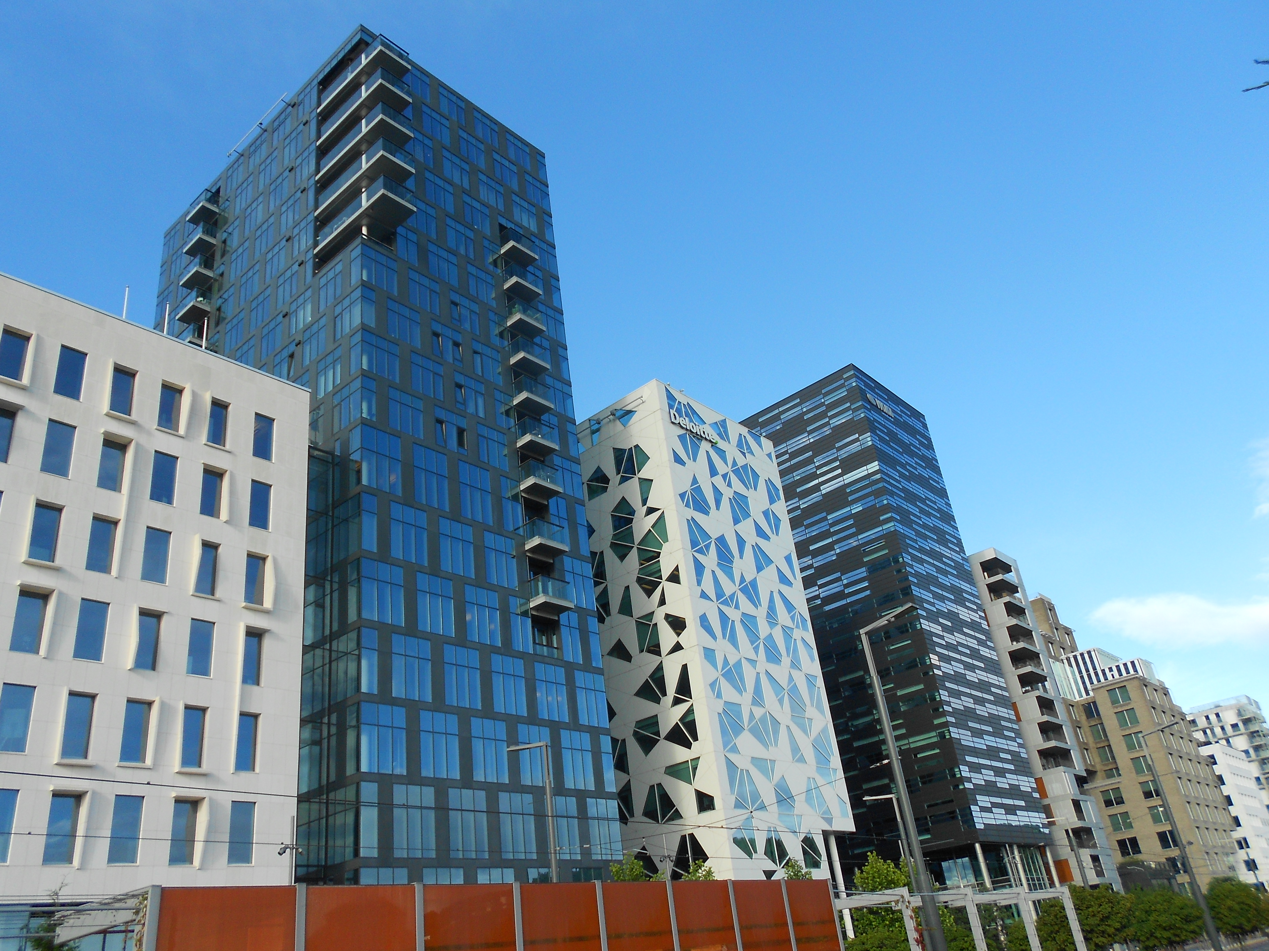 Modern_buildings_in_Oslo.jpg