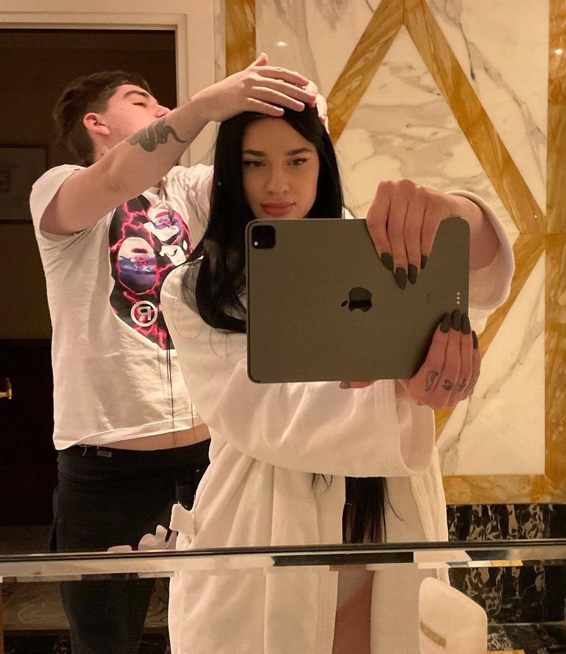 Yeat Daily 🔔 on Twitter: Yeat and his girl ‼ Y'all rockin with tha iPad ⁉  https://t.co/HVew31WSVv / Twitter