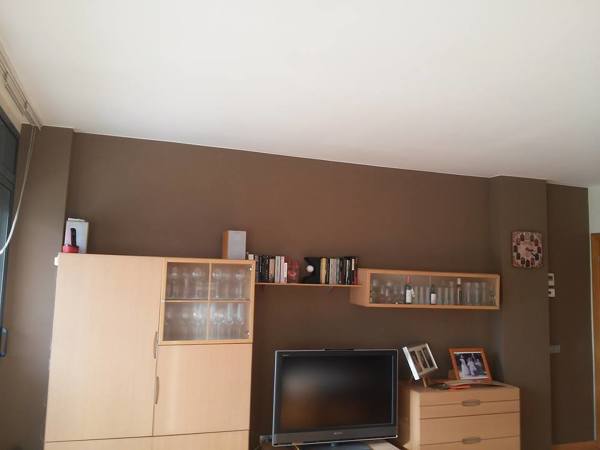 pared-lateral-derecho-pintada-en-marron-1092408.jpg