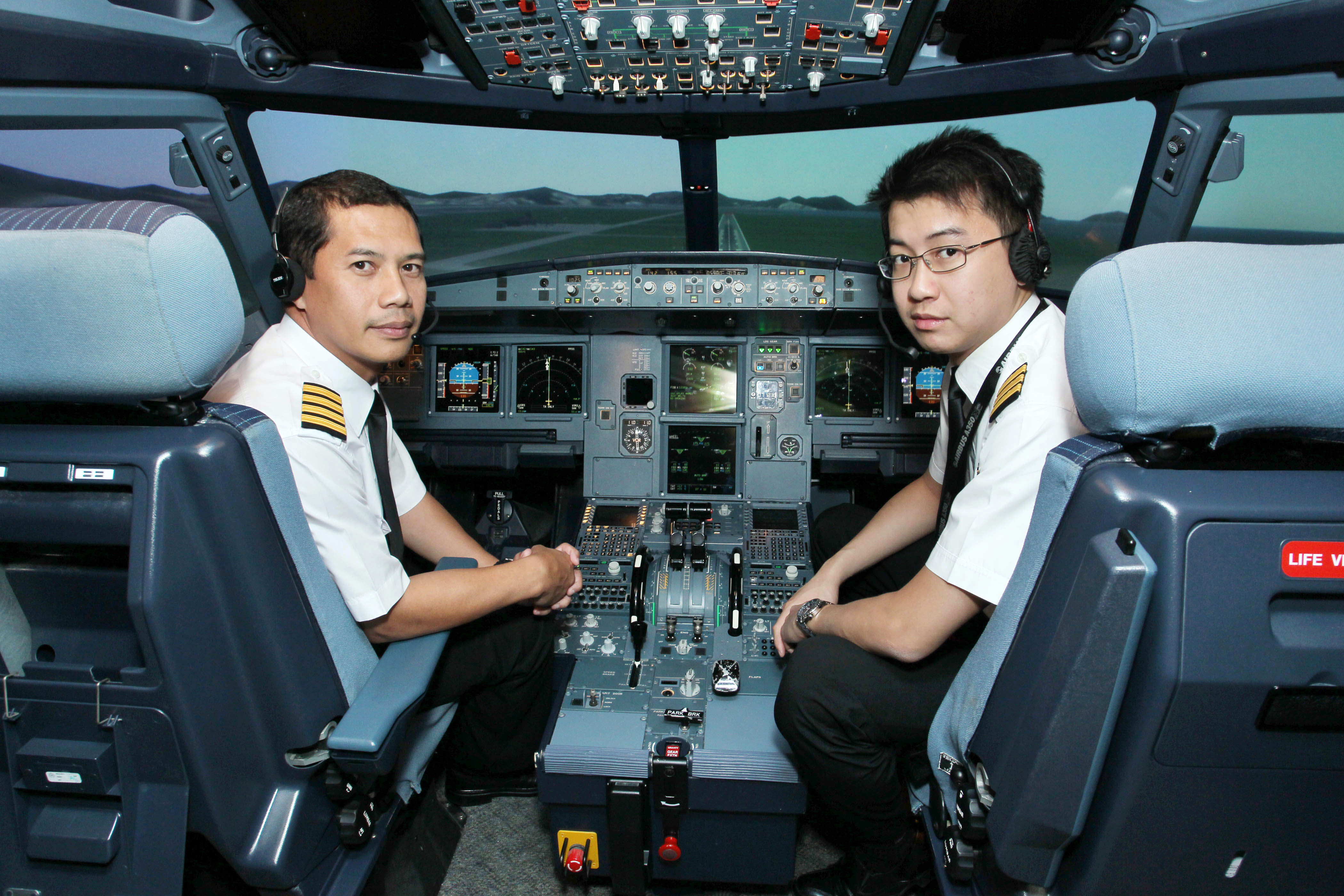 Asia Is Running Out of Pilots - Bloomberg