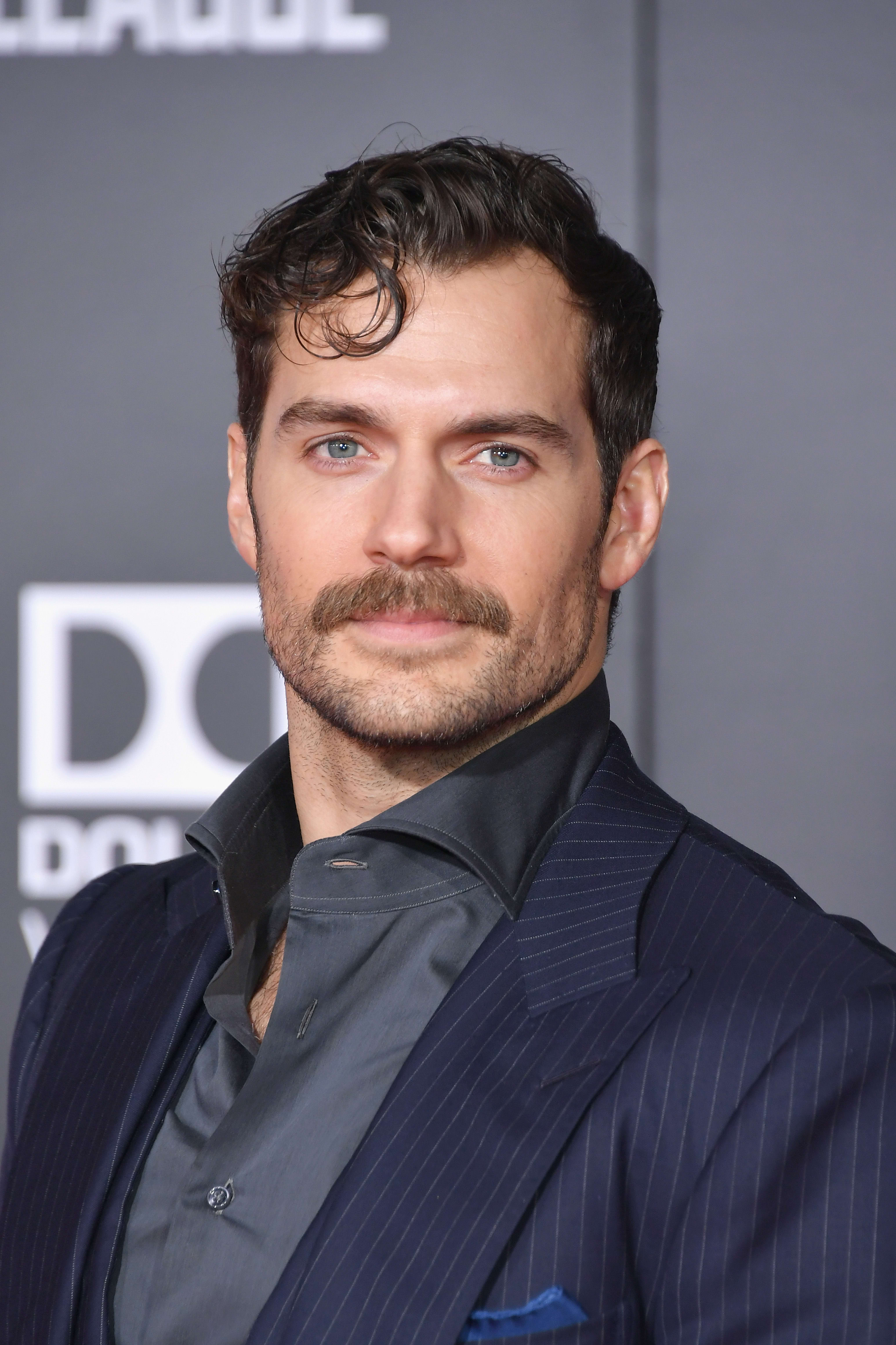 henry-cavill-attends-justice-league-premiere