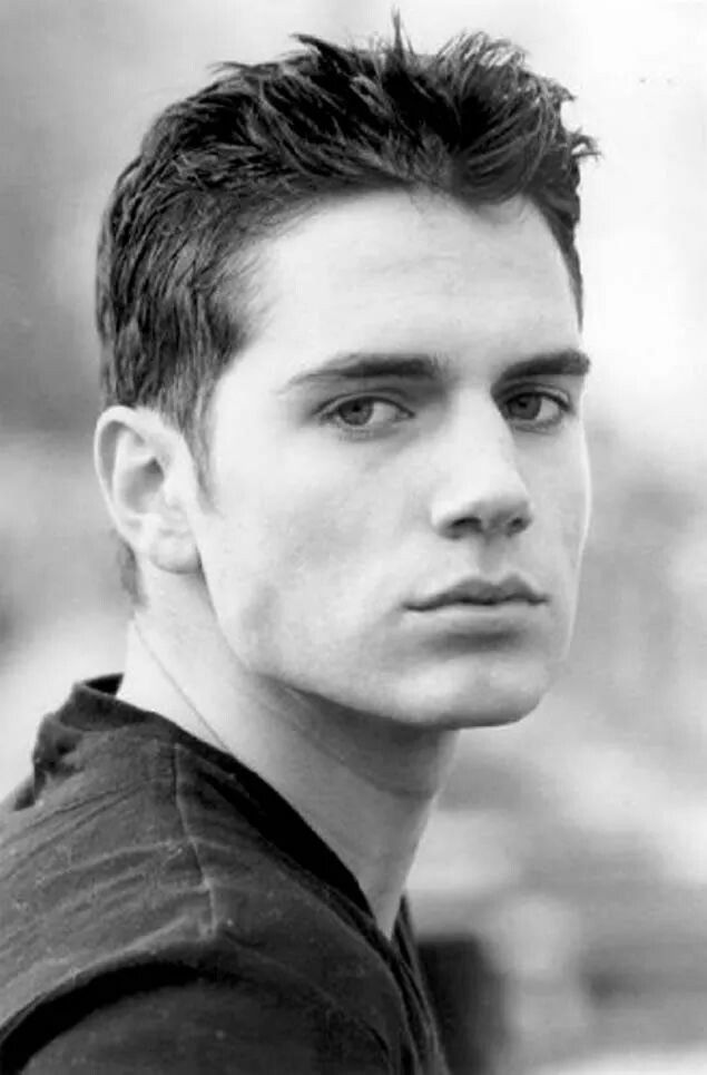 Henry at a younger age | Henry cavill, Young henry cavill, Henry
