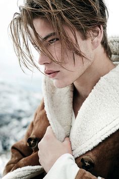 b6d9cda56f51f8bb48cdde45f10822a0--jordan-barrett-hairstyle-men.jpg