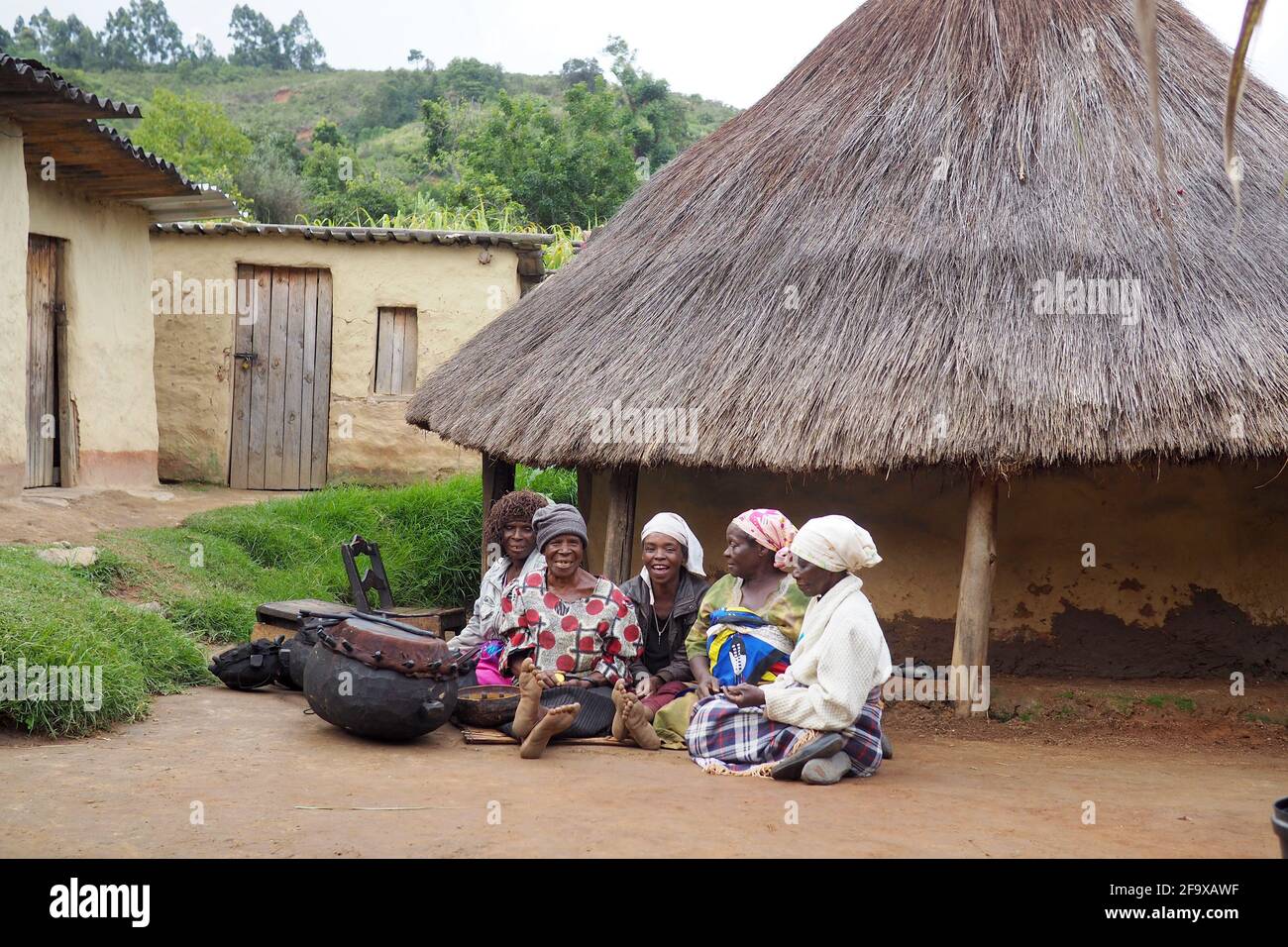 traditional-african-mud-hut-in-a-village-2F9XAWF.jpg