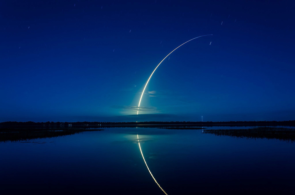 wallpapersden-com-long-exposure-of-rocket-launch-2048x1356.jpg