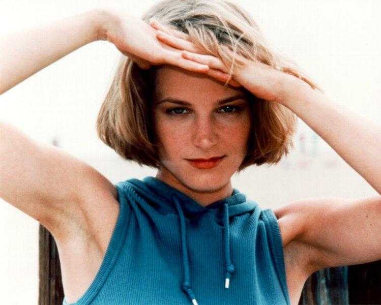 Bridget-Fonda-42.jpg