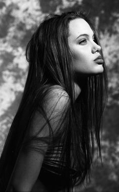 young%20angelinaaa.jpg