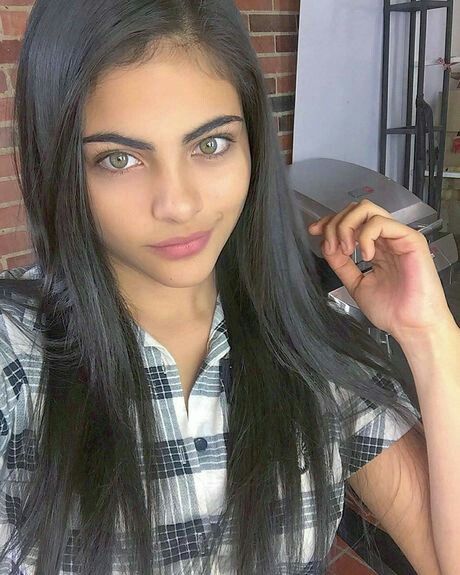 Who is she??? 😍 | Cute girl face, Beautiful girl face, Beautiful eyes