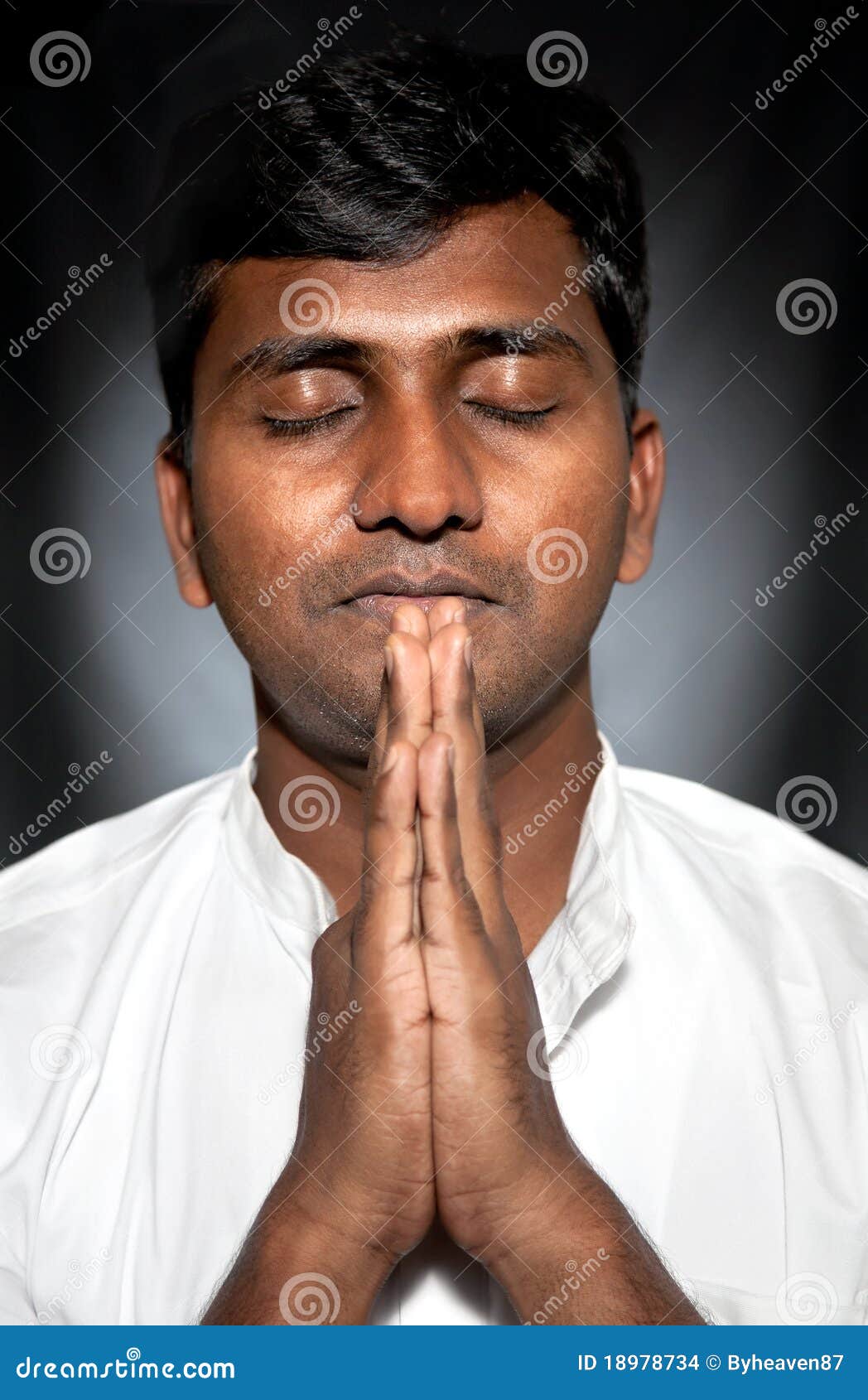 indian-man-praying-18978734.jpg