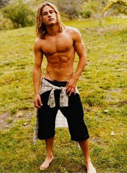 travis-fimmel-hot.jpg