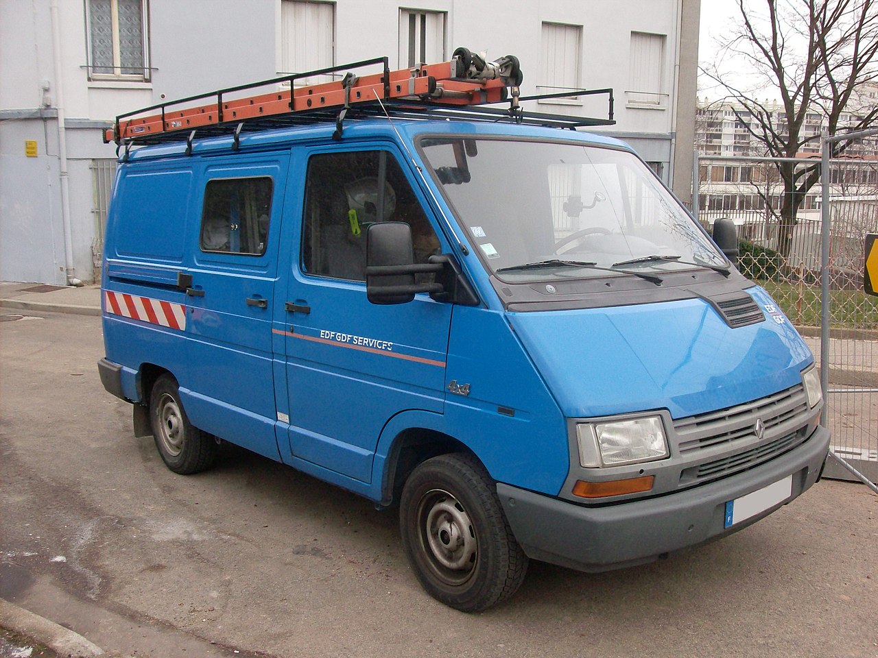 1280px-Renault_Trafic_4x4.jpg