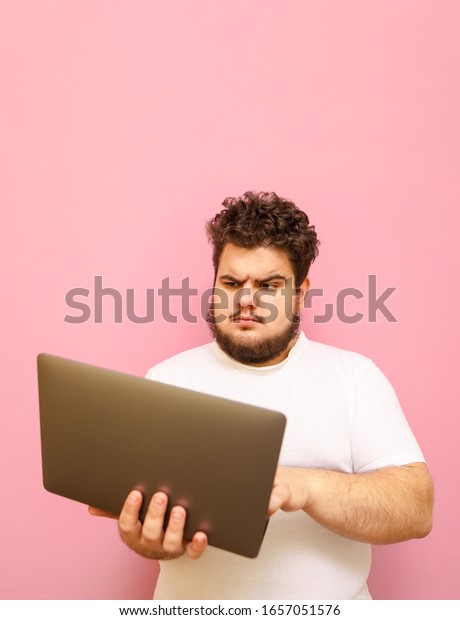vertical-photo-concentrated-fat-man-600w-1657051576.jpg