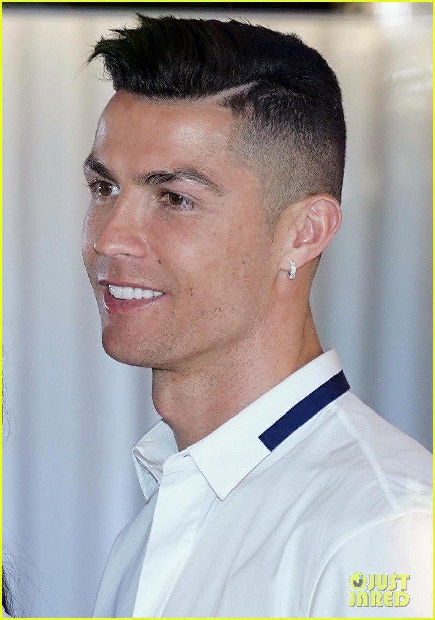 cristiano-ronaldo-georgina-hair-transplant-opening-03.jpg