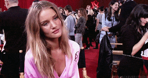Download Celebrity Rosie Huntington-Whiteley Gif