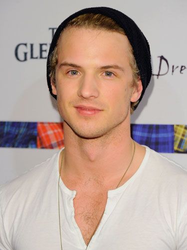 54db71970ce84_-_sev-freddie-stroma-lgn.jpg