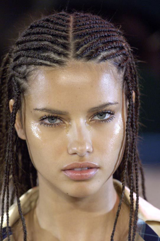 9fefeb1f5a9293f762146fb7470edd59--adriana-lima-hair-adriana-lima-young.jpg