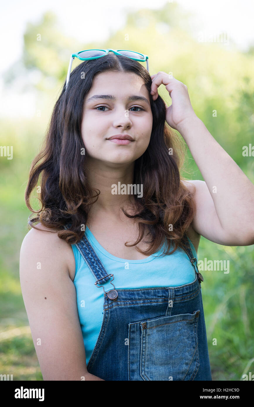 portrait-of-a-cute-teen-girl-in-summer-H2HC9D.jpg