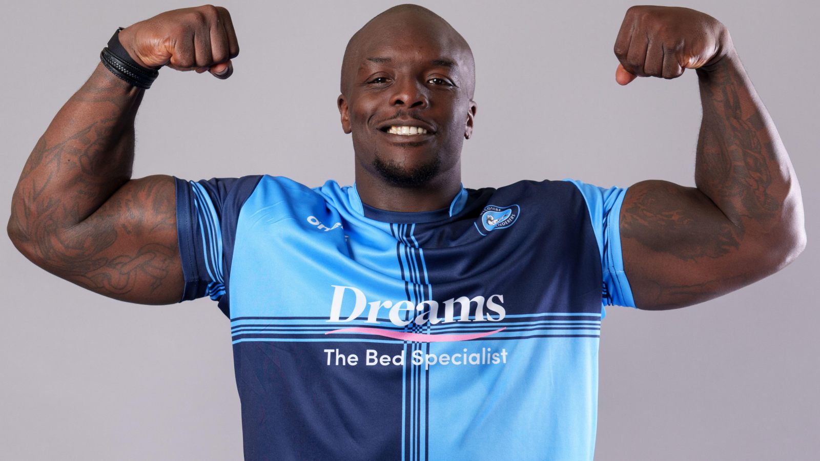 Ade-Akinfenwa-Wycombe-1.jpg