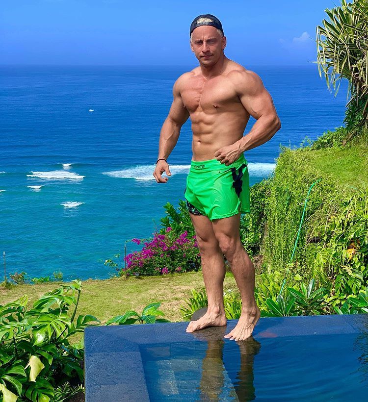 Vitaly-Zdorovetskiy-Feet-4603680.jpg