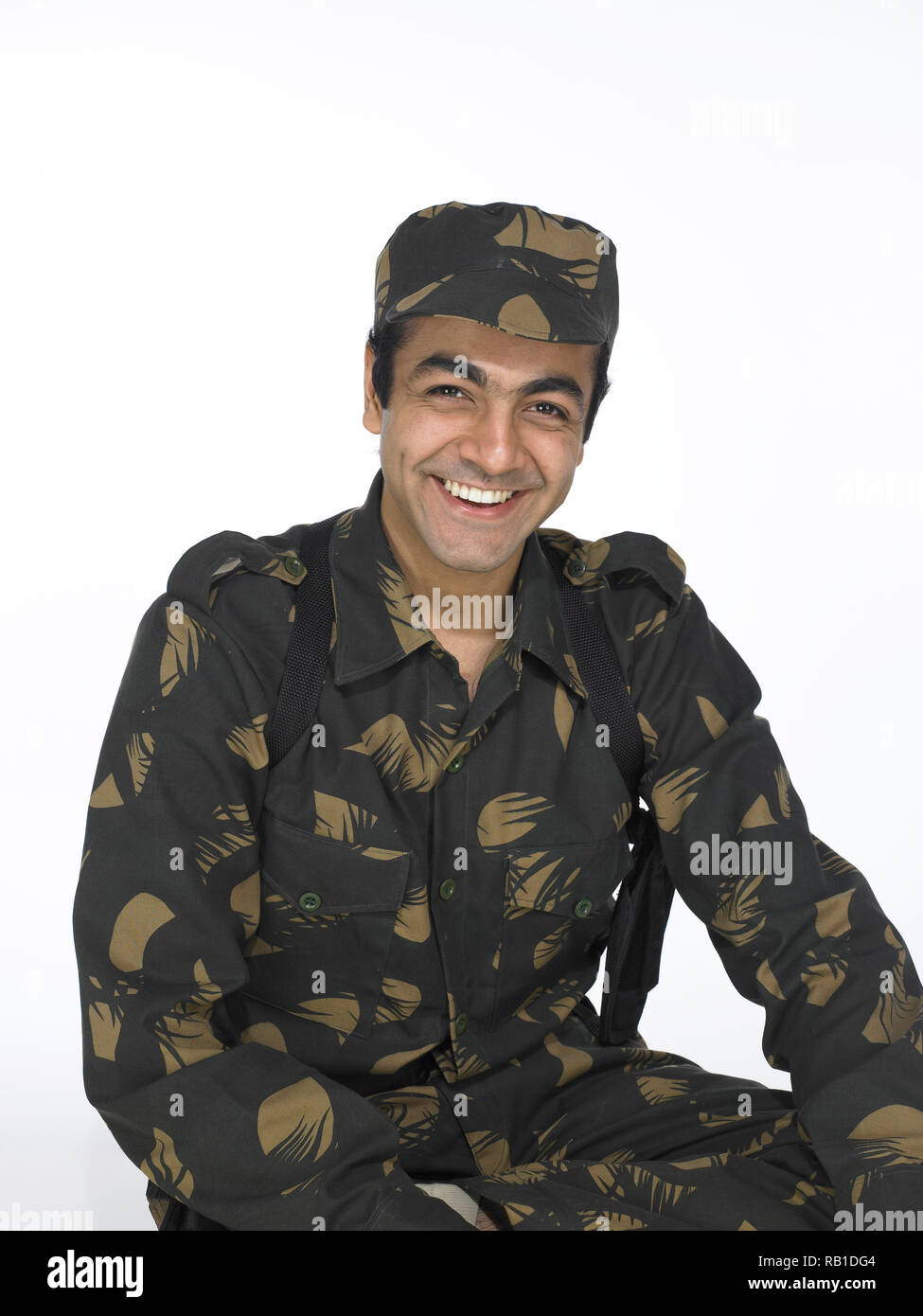 portrait-of-indian-soldier-dressed-in-uniform-RB1DG4.jpg