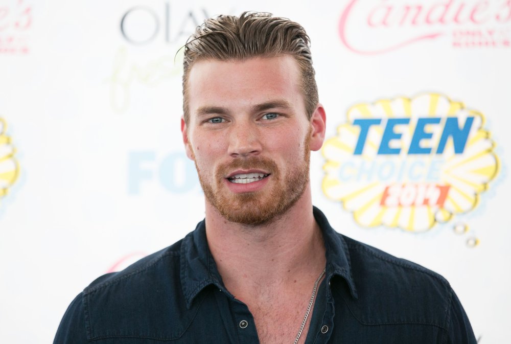 derek-theler-teen-choice-awards-2014-01.jpg