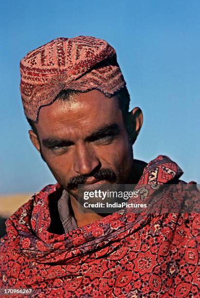 peasant-wearing-typical-sindhi-cap-thar-desert-rajasthan-india.jpg