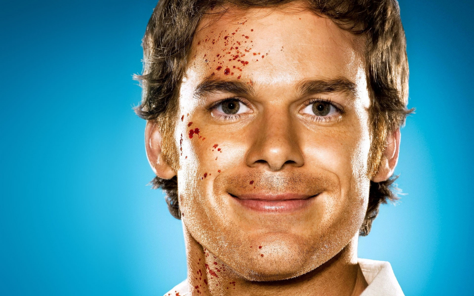 dexter_dexter_morgan_killer_maniac_face_blood_smile-1106901.jpg!d