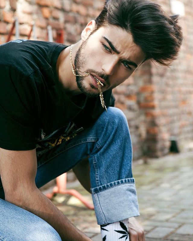 Alessandro Dellisola (@delliale91) • Photos et vidéos Instagram | Beautiful  men faces, Portrait photography men, Men photoshoot