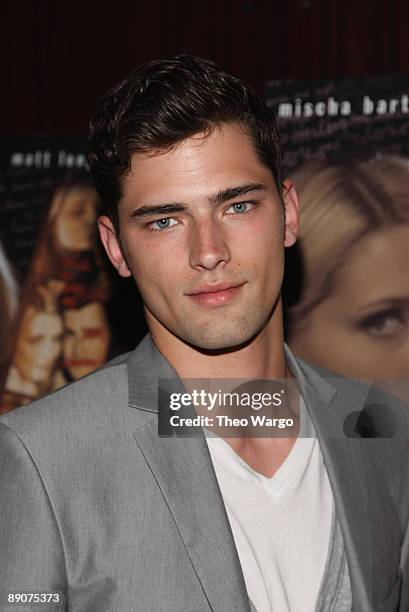 sean-opry-attends-the-homecoming-premiere-at-the-mgm-screening-room-on-july-16-2009-in-new-york.jpg