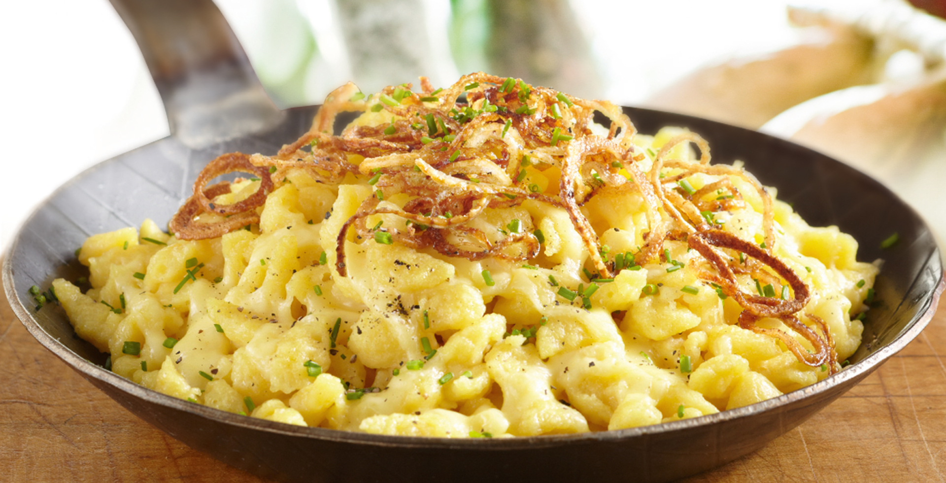 kaesespaetzle-mit-roestzwiebeln-1920x980.jpg